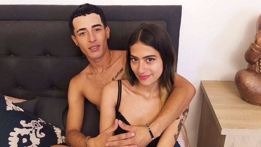 Free Live Sex Chat With AndreaandDeivy